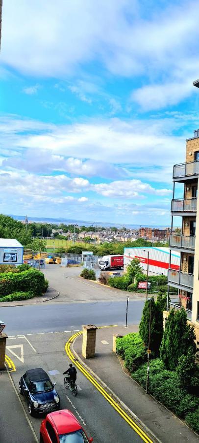 Elegant 2 Bedroom City Centre Apartment - Free Parking - Private Balcony EDI Exterior photo