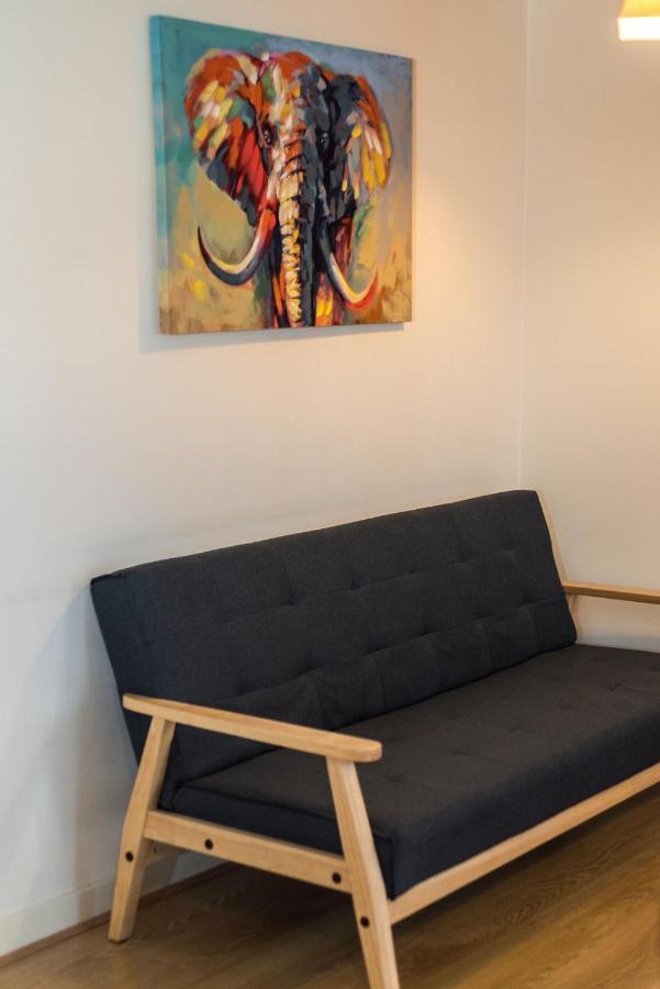 Elegant 2 Bedroom City Centre Apartment - Free Parking - Private Balcony EDI Exterior photo