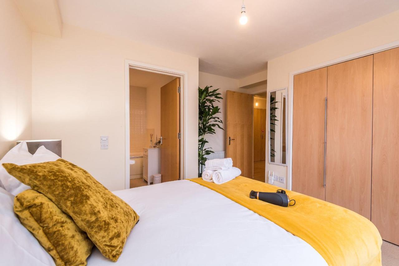 Elegant 2 Bedroom City Centre Apartment - Free Parking - Private Balcony EDI Exterior photo