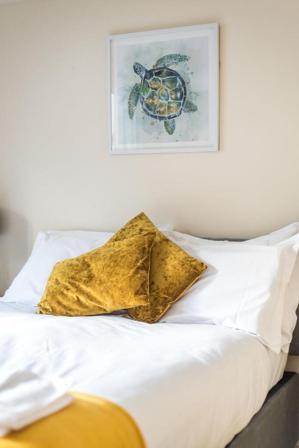 Elegant 2 Bedroom City Centre Apartment - Free Parking - Private Balcony EDI Exterior photo