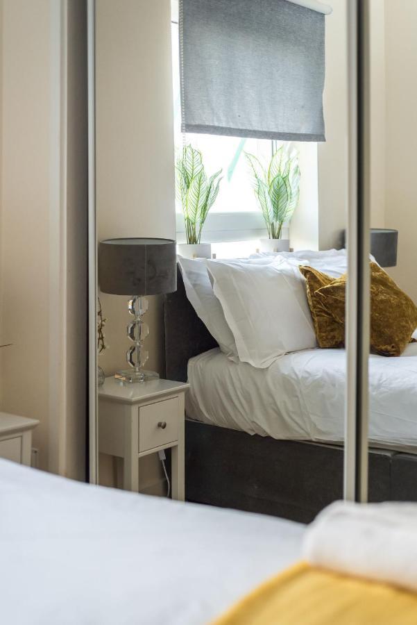 Elegant 2 Bedroom City Centre Apartment - Free Parking - Private Balcony EDI Exterior photo