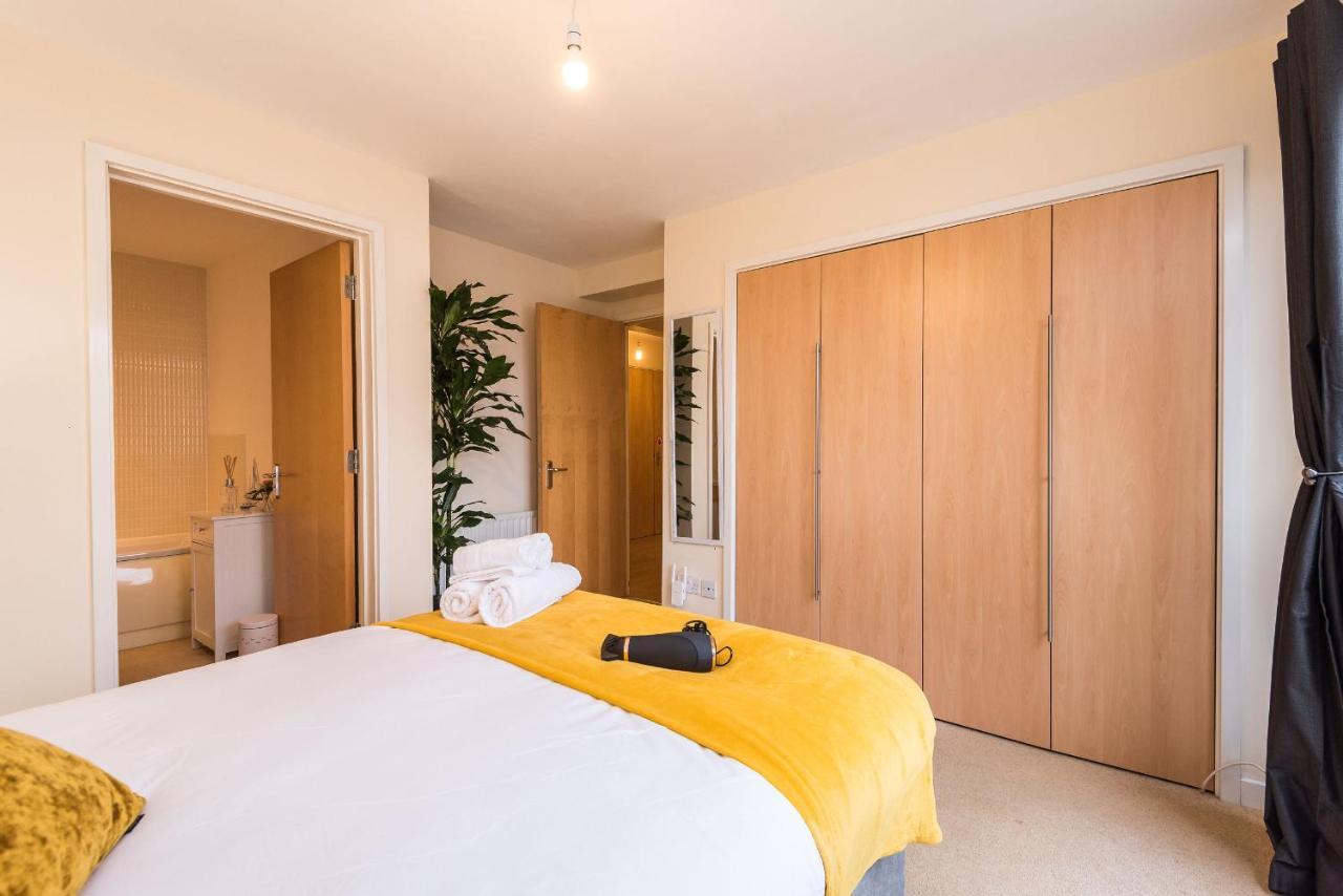 Elegant 2 Bedroom City Centre Apartment - Free Parking - Private Balcony EDI Exterior photo