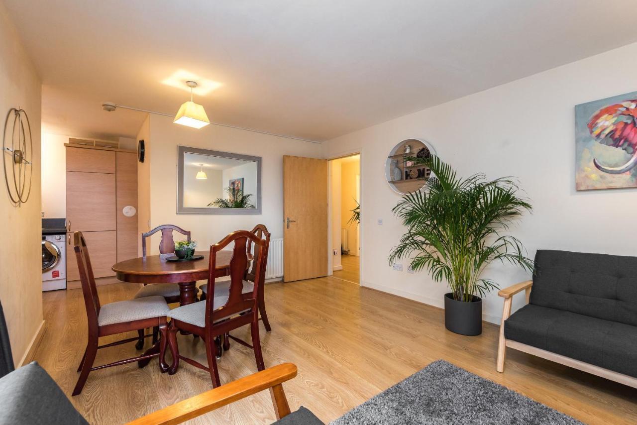 Elegant 2 Bedroom City Centre Apartment - Free Parking - Private Balcony EDI Exterior photo